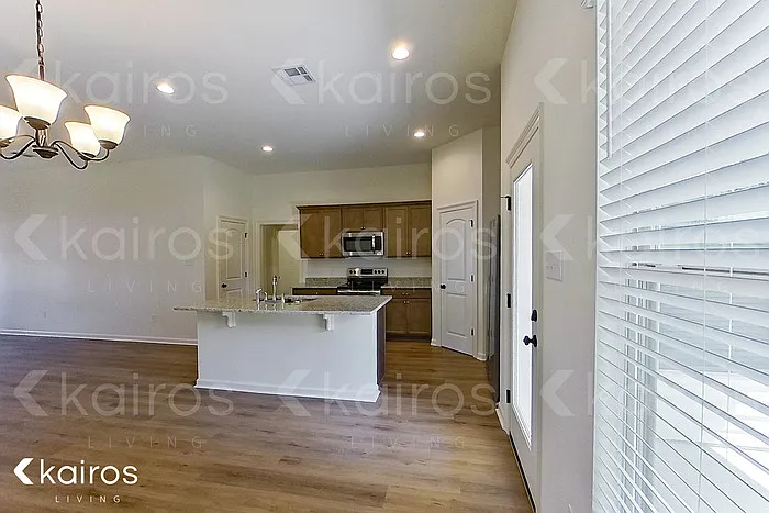 3 bed, 2.0 bath, 1593 sqft, $1,895 — Photo 3