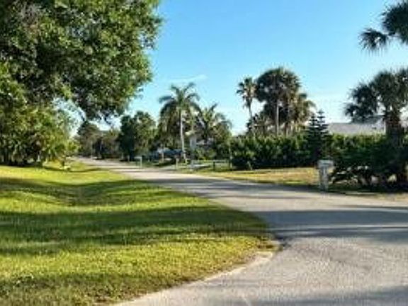 Exterior Neighborhood (street photo)