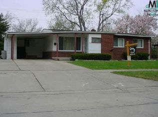 15300 Marlow St, Oak Park, MI 48237