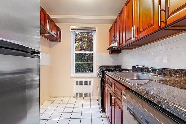 1st image of 14018 Burden Cres APT 210