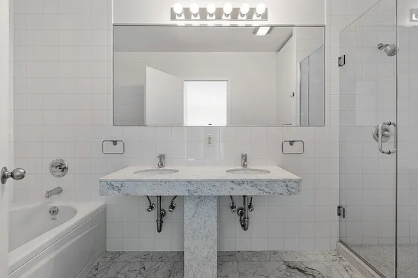 Rented by R New York | media 7