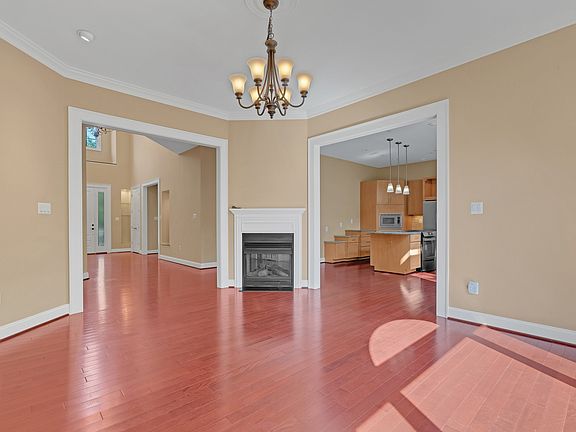 5th image of 7607 Newmarket Dr