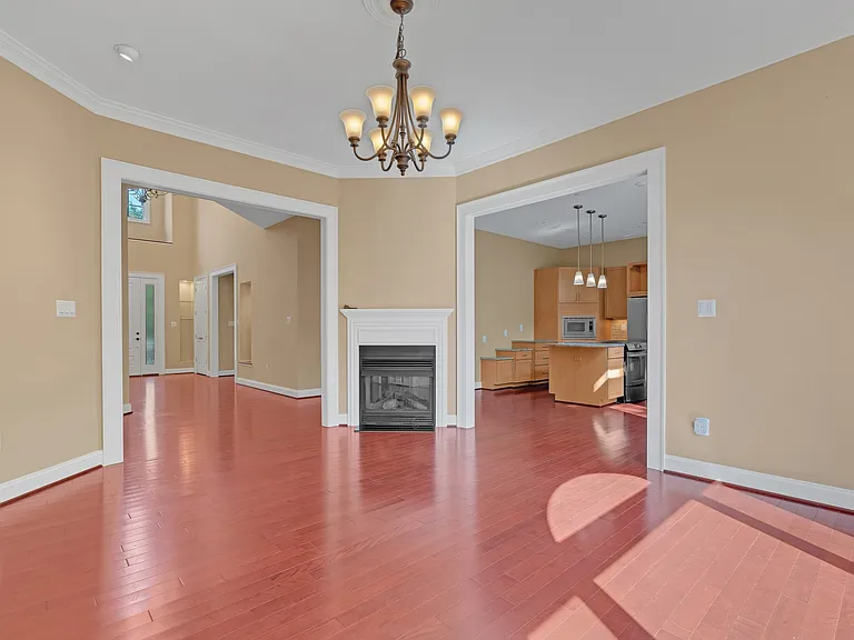 7607 Newmarket Dr — Photo 8