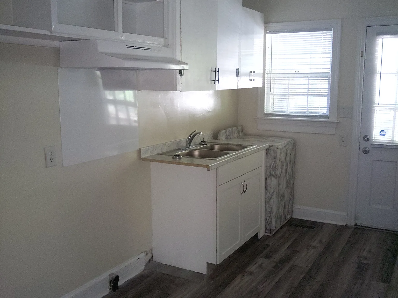 608 N Pineview Ave — Photo 3