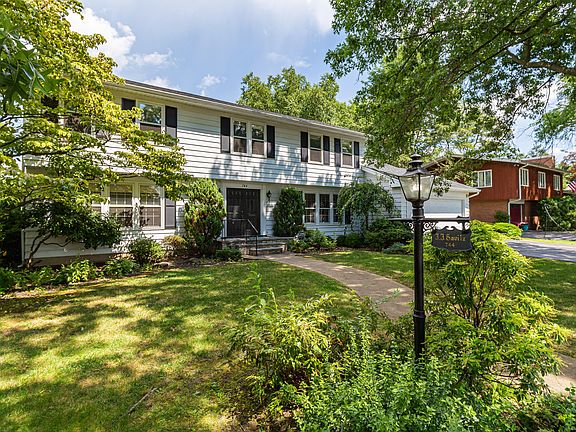 3rd image of 744 Milford Dr