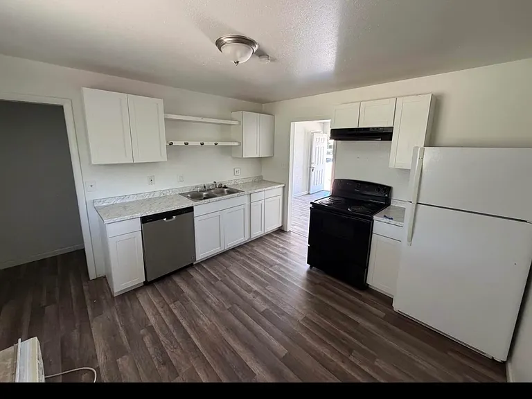 1810 Yakima Ln — Photo 1
