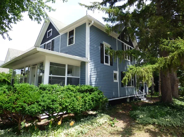 1 N Worth Ave, Elgin, IL 60123
