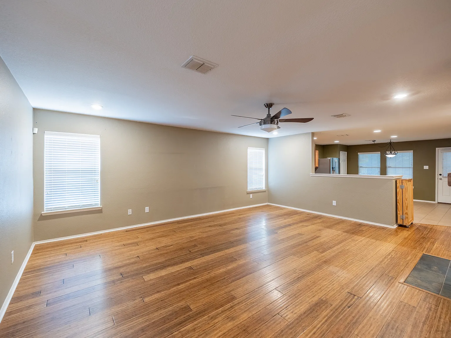 3 bed, 1660 sqft, $2,195 — Photo 4