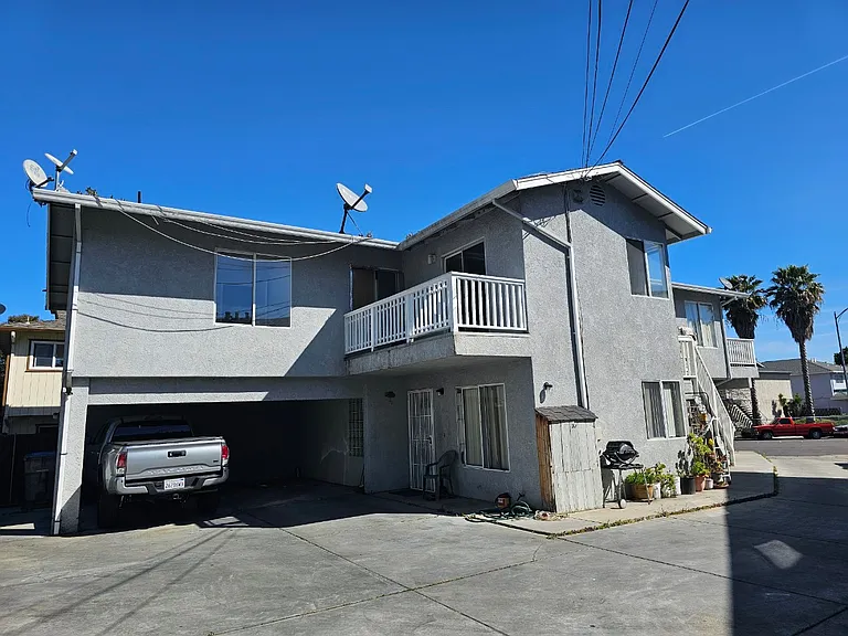 969 Temple Dr #2 — Photo 2