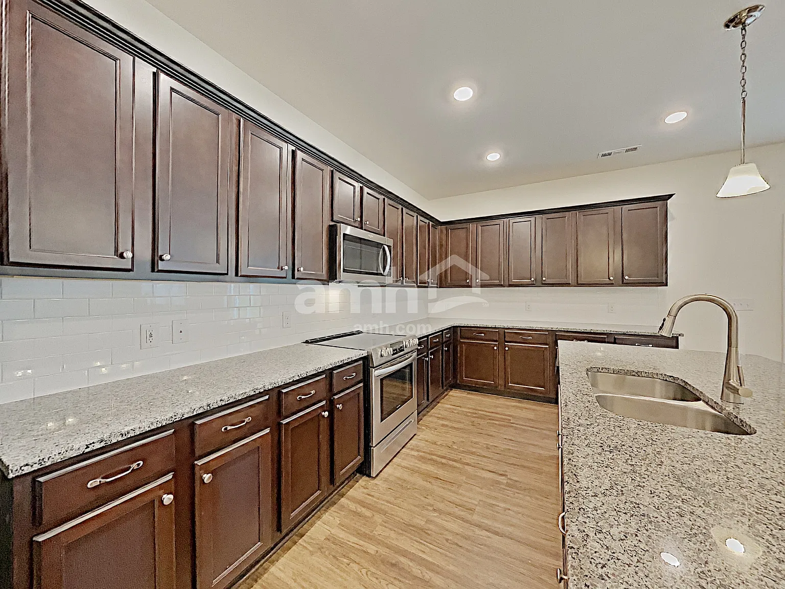 5 bed, 3.0 bath, 2596 sqft, $2,850 — Photo 4