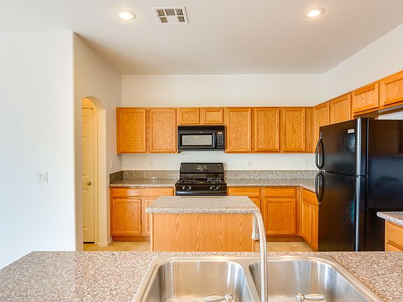 3rd image of 6653 Dunraven Ave