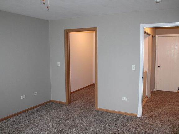 5th image of 413 Silverstone Dr