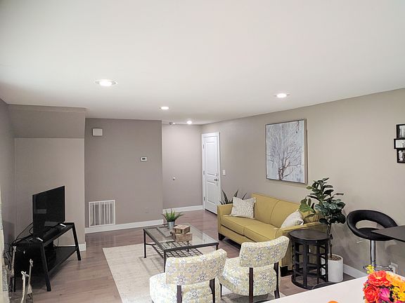 3rd image of 2719 E John St #B