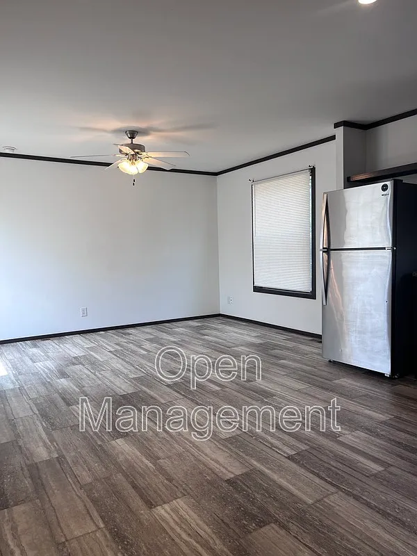 2 bed, 1.0 bath, 800 sqft, $1,024 — Photo 2