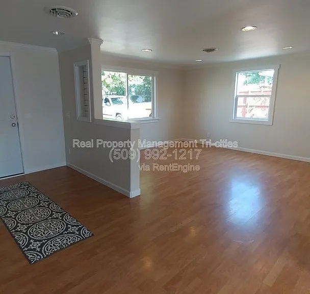 1310 Birch Ave — Photo 4
