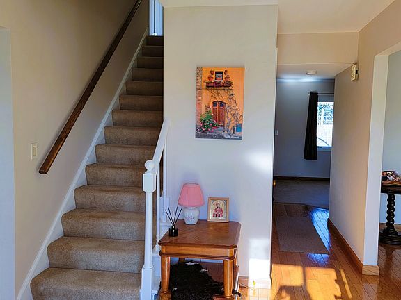 3rd image of 816 Woodbine Cir