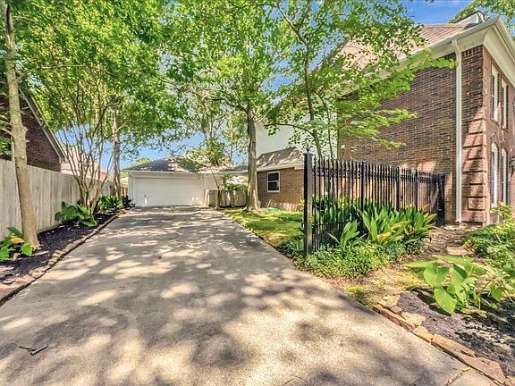 3rd image of 11919 Mighty Redwood Dr
