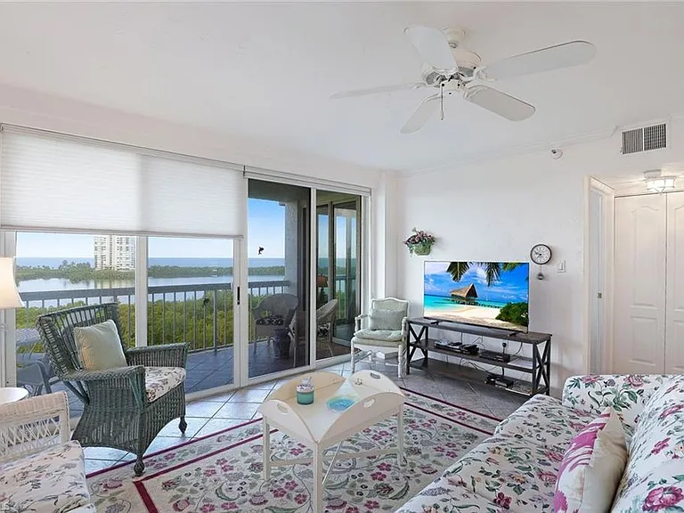 5501 Heron Point Dr #702 — Photo 5