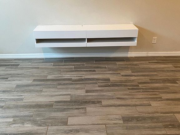 5th image of 8658 Dufferin Ln