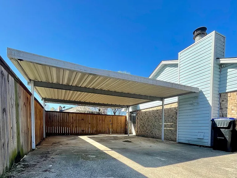 3701 Pratt Dr — Photo 2
