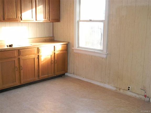 3rd image of 2700 Willamar St
