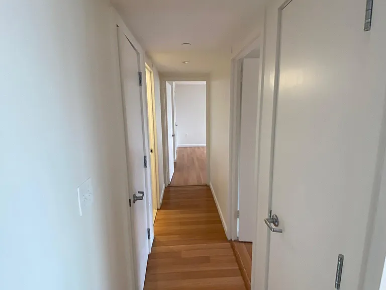 Harvard St S — Photo 19