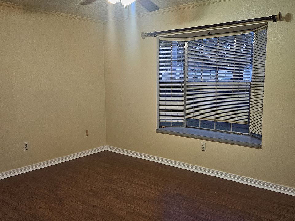 Down stairs bedroom size 13x 8