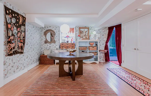 Rented by Realty Collective | media 51