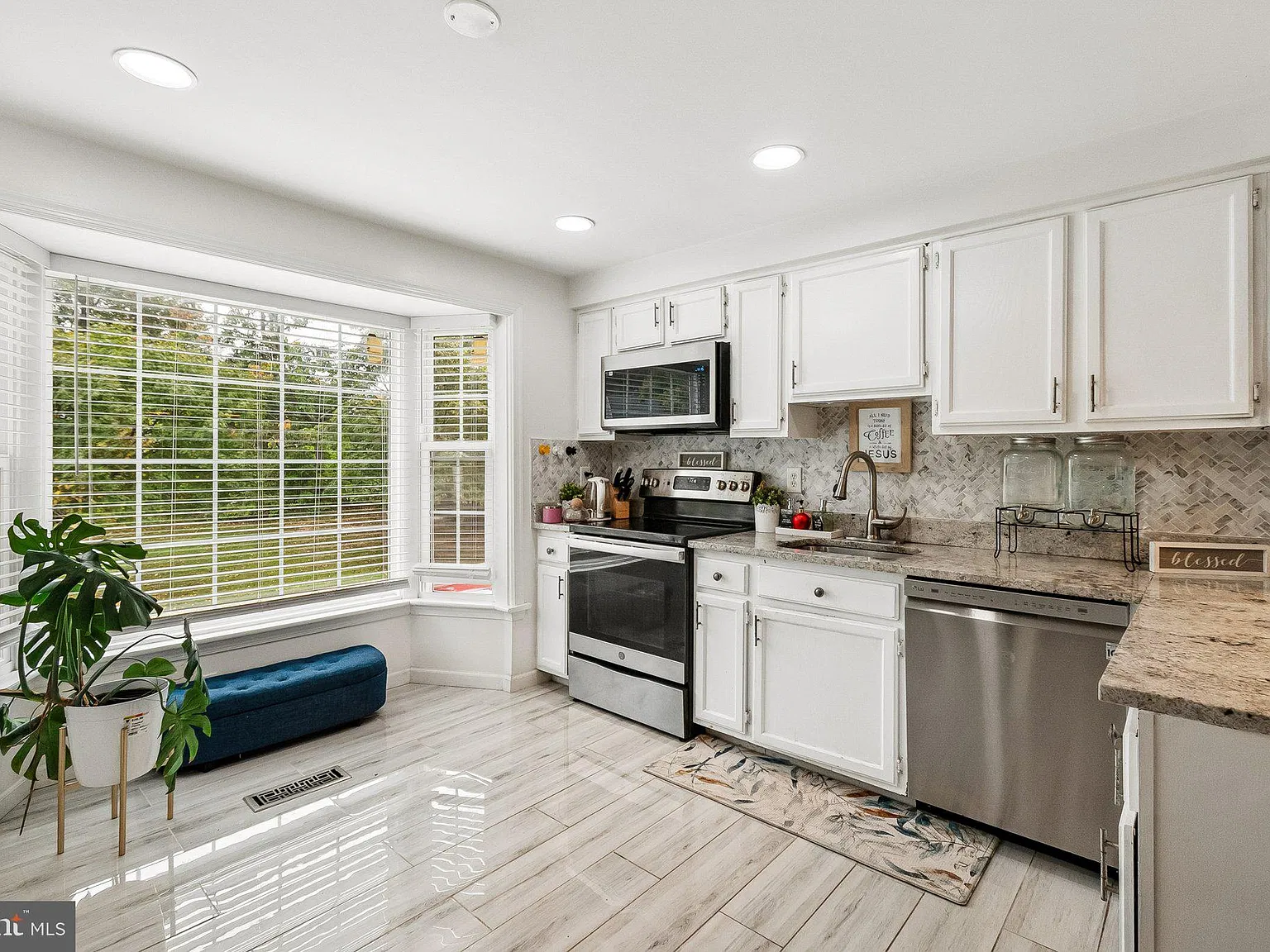 4 bed, 2.5 bath, 1850 sqft, $3,550 — Photo 3