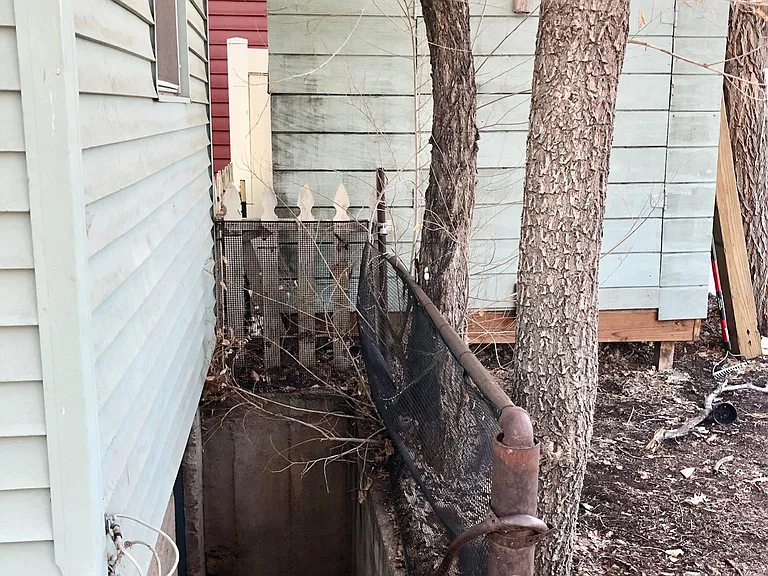 Entrance to basement