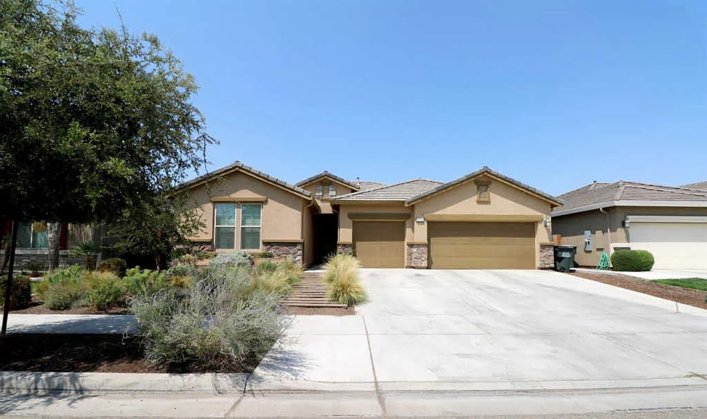 3536 W Elowin Ave photo 1