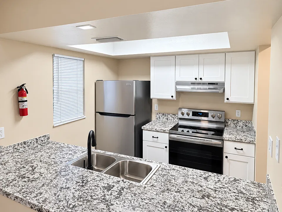 1600 E Whispering Hills Rd #1600