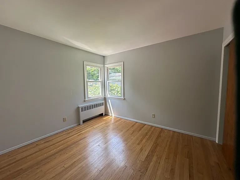 234 Crombie St — Photo 15