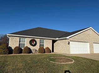 2122 S Liberty Rd, Marshall, MO 65340