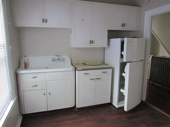 2nd image of 812 Newland Ave #2