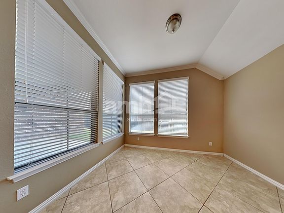5th image of 1004 Belmont Dr