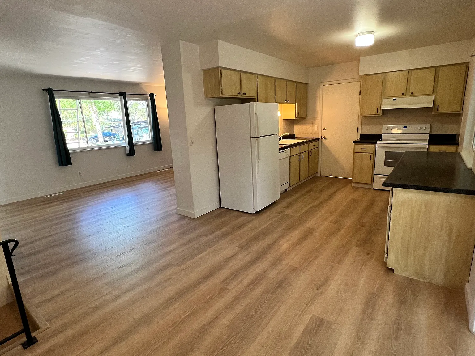 3 bed, 1.5 bath, 1604 sqft, $2,100 — Photo 4