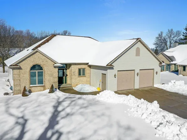 1807 Pine Tree Ct, Luxemburg, WI 54217