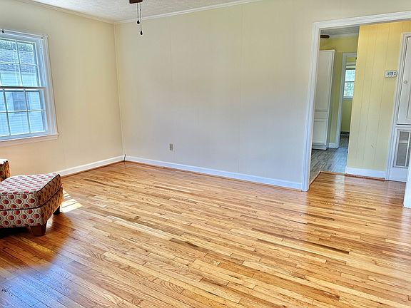 2nd image of 1222 Ash Ave