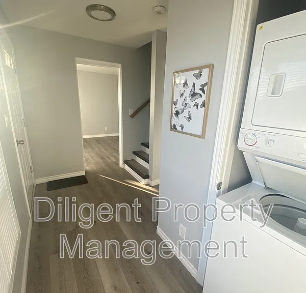 260 Lansdowne St W — Photo 3
