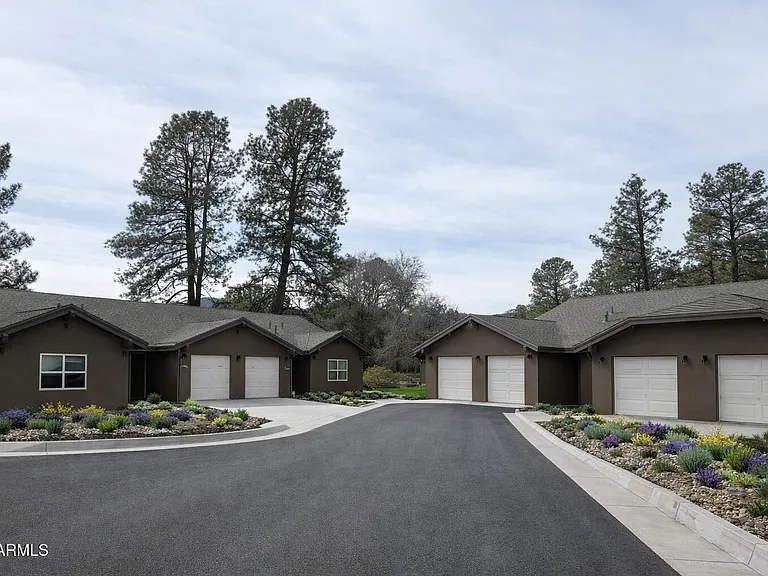 561 Sally Ln #5 — Photo 4