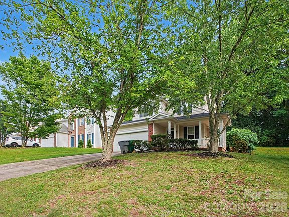 3rd image of 7524 Grabill Dr