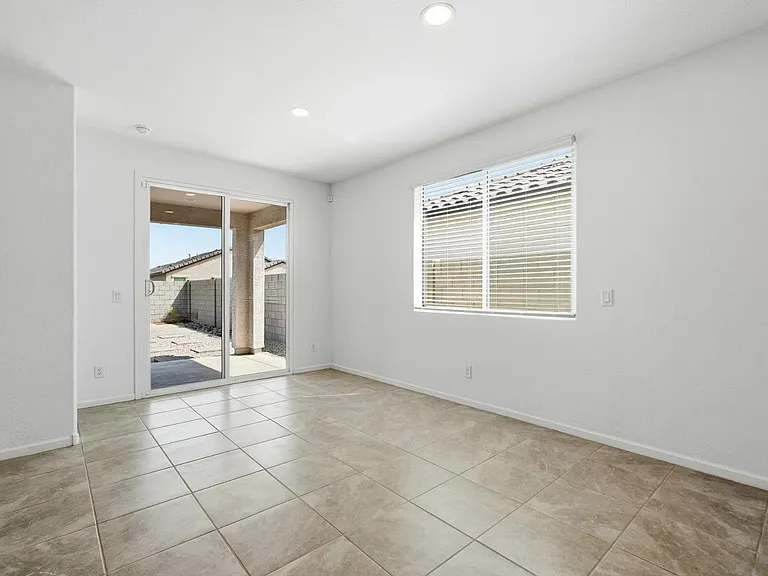 2440 W Bowker St — Photo 12
