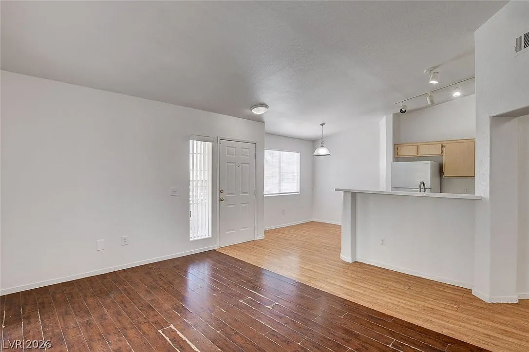2 bed, 2.0 bath, 968 sqft, $1,295 — Photo 2