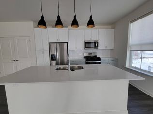 Enclave Crystal Lake Townhomes and Apartments, Crystal Lake, IL 60014