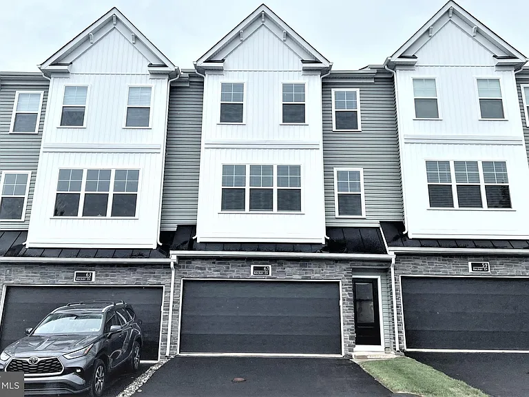 61 Becker Dr — Photo 1