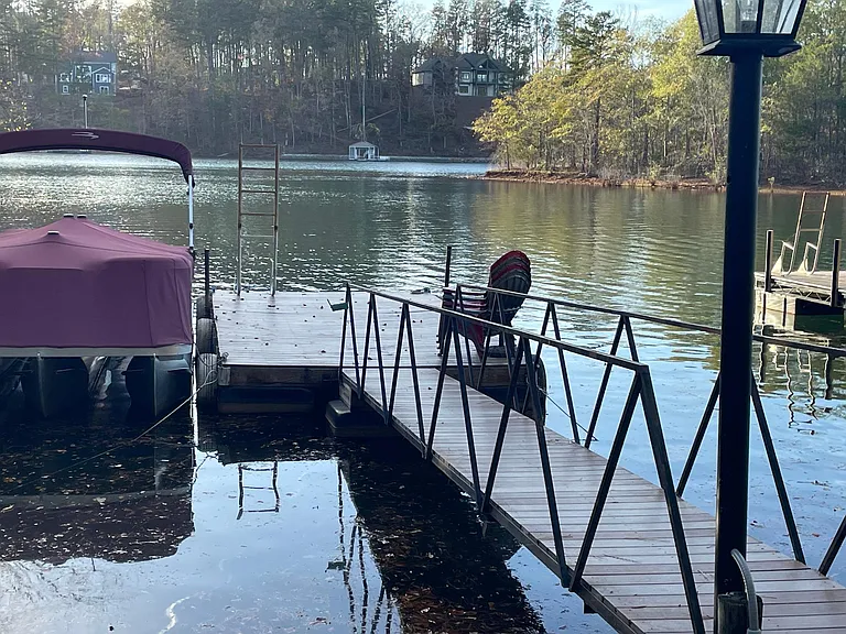 Lake access with full use of dock