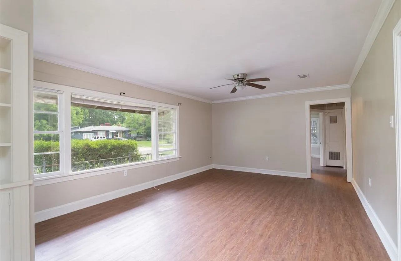 831 Boulevard St — Photo 4