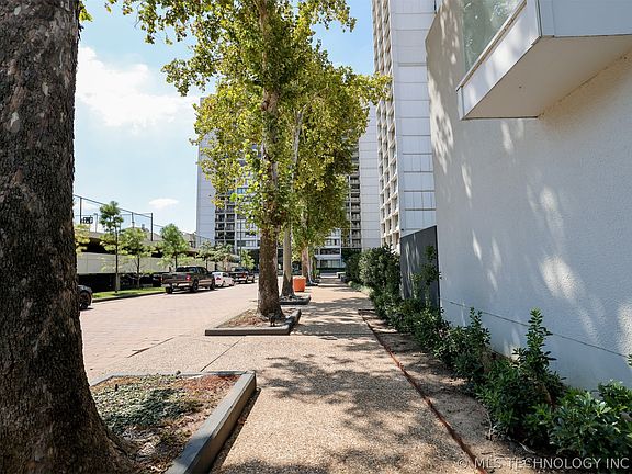 2nd image of 450 W 7th St APT 1410