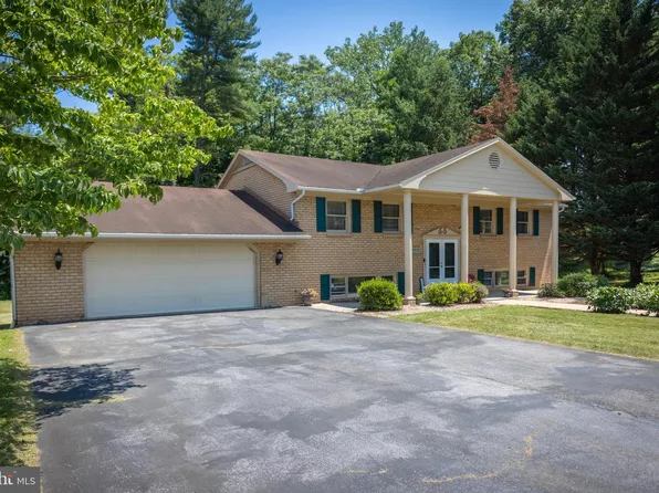 10813 Wilcox Dr, Williamsport, MD 21795